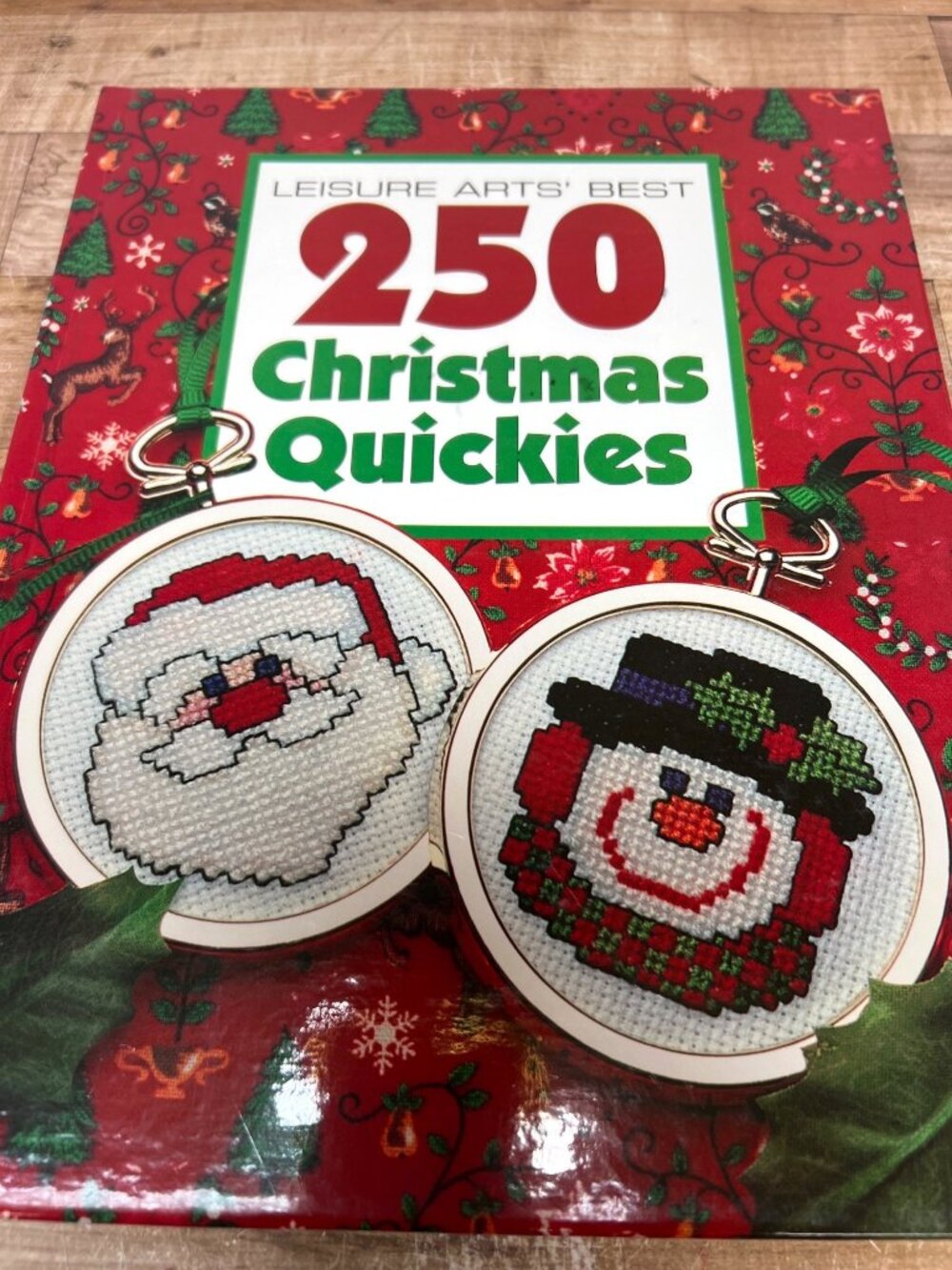 Leisure Arts Best 250 Christmas Quickies Cross-Stitch Patterns Book